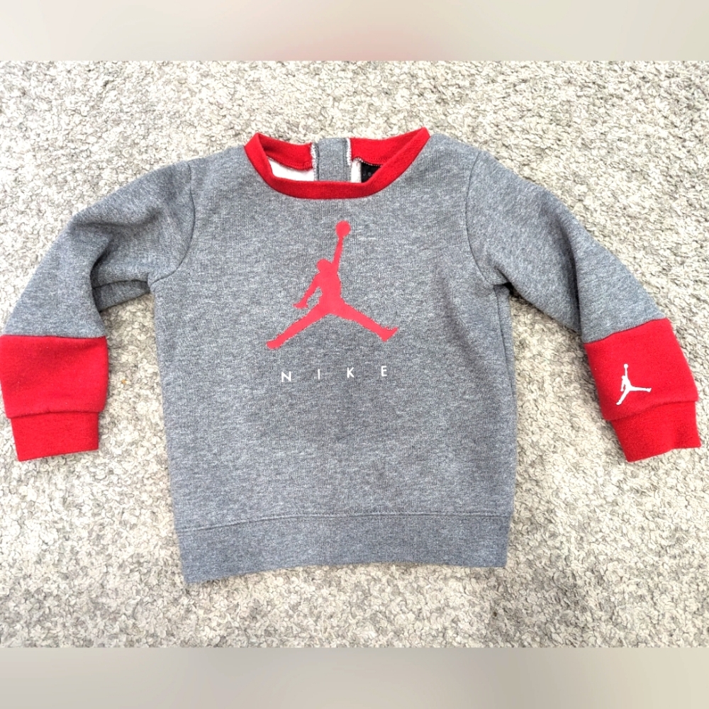 2/30. 🏀 Grey Nike Jordan pull over sweater. EUC. 24 months.